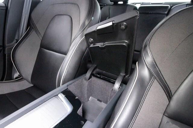 2022 Volvo S60 B5 Black Edition R-Design
