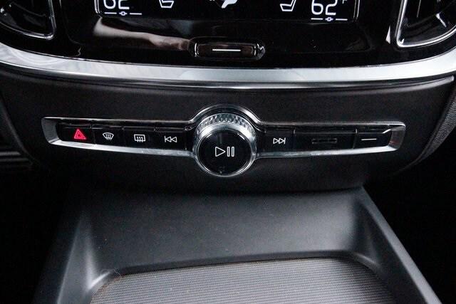 2022 Volvo S60 B5 Black Edition R-Design
