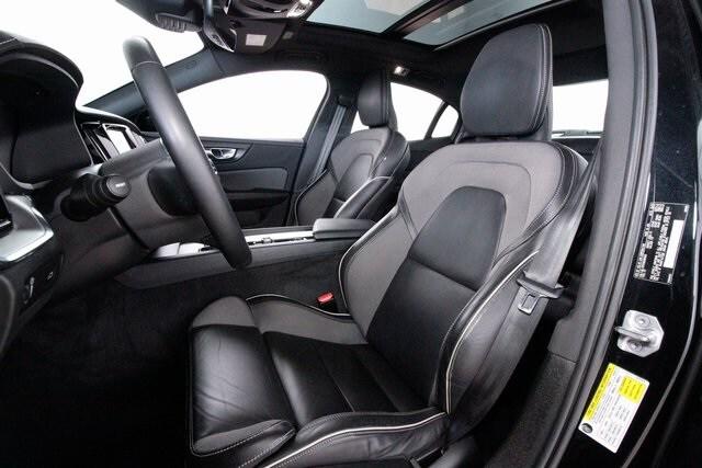 2022 Volvo S60 B5 Black Edition R-Design