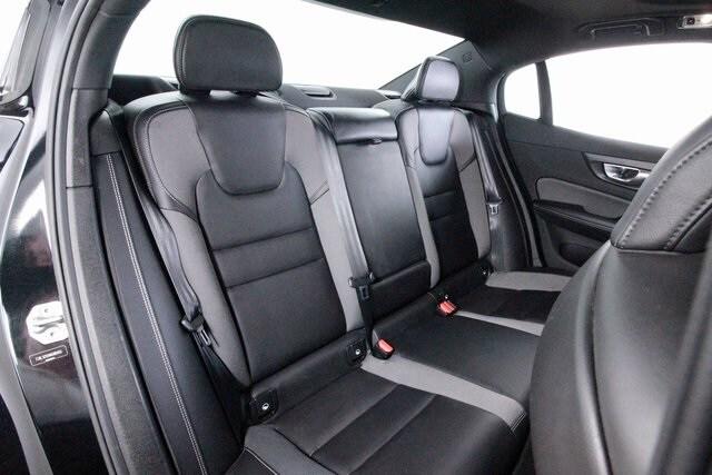2022 Volvo S60 B5 Black Edition R-Design