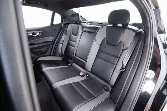 2022 Volvo S60 B5 Black Edition R-Design