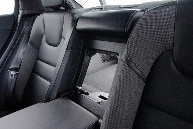 2022 Volvo S60 B5 Black Edition R-Design