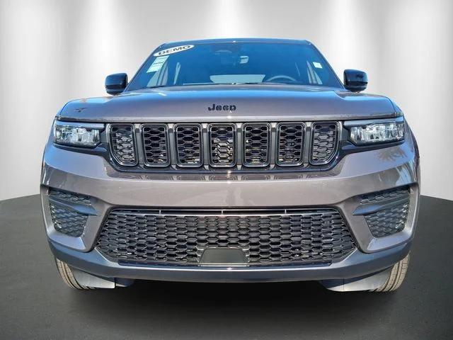 2025 Jeep Grand Cherokee Altitude 4x2