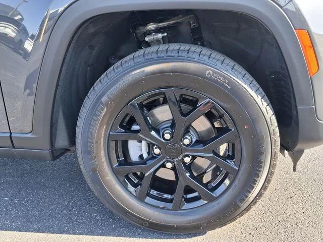 2025 Jeep Grand Cherokee Altitude 4x2