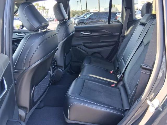 2025 Jeep Grand Cherokee Altitude 4x2