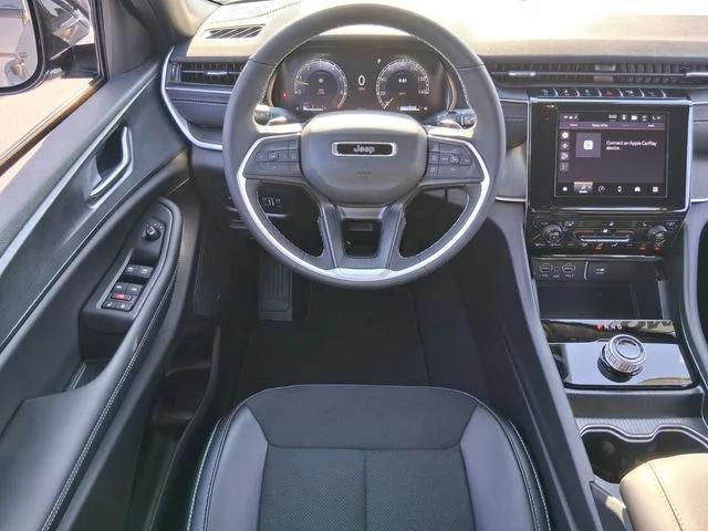 2025 Jeep Grand Cherokee Altitude 4x2