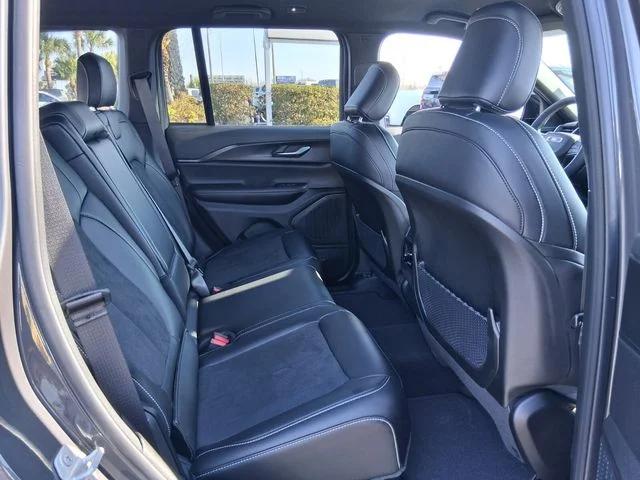 2025 Jeep Grand Cherokee Altitude 4x2