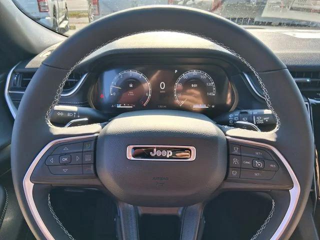2025 Jeep Grand Cherokee Altitude 4x2
