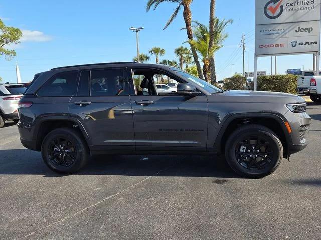 2025 Jeep Grand Cherokee Altitude 4x2