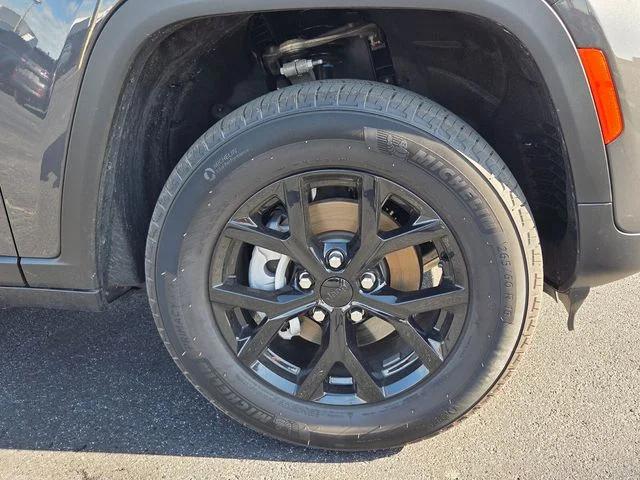 2025 Jeep Grand Cherokee Altitude 4x2