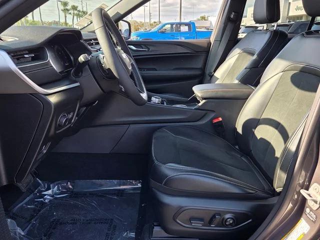 2025 Jeep Grand Cherokee Altitude 4x2