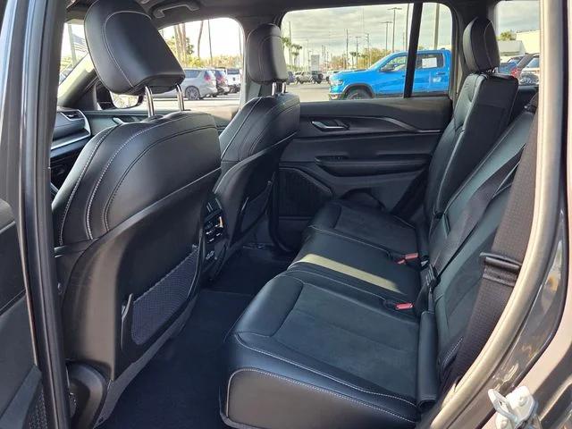 2025 Jeep Grand Cherokee Altitude 4x2