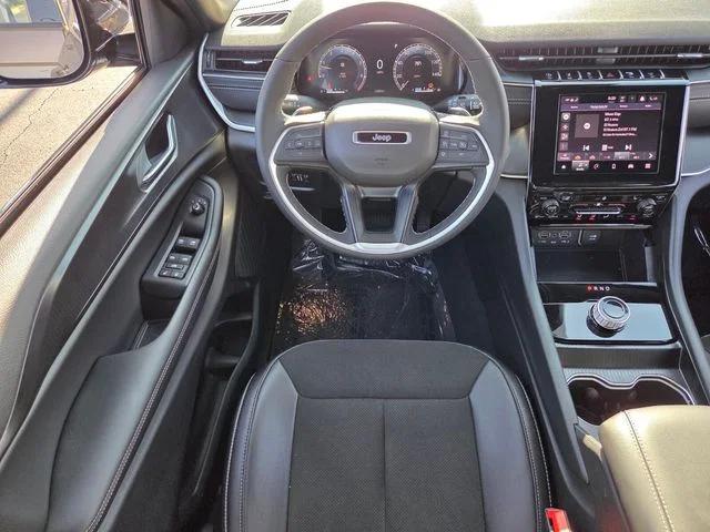 2025 Jeep Grand Cherokee Altitude 4x2