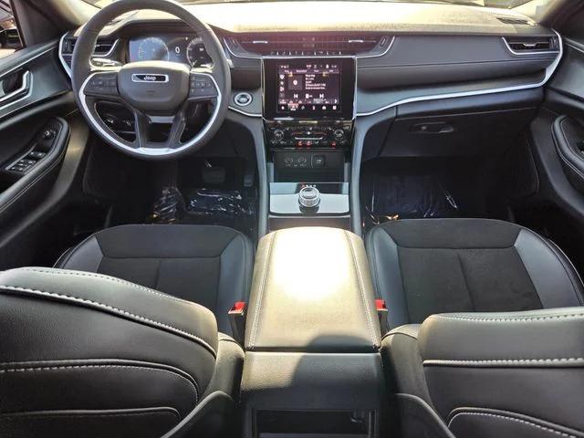 2025 Jeep Grand Cherokee Altitude 4x2