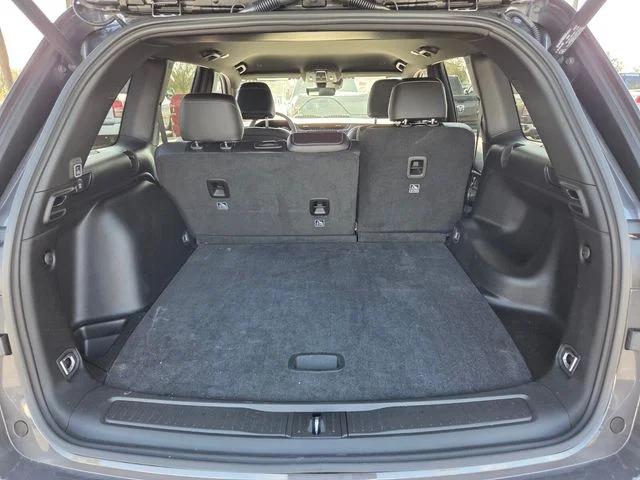 2025 Jeep Grand Cherokee Altitude 4x2