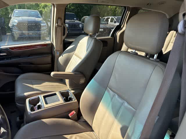 2016 Chrysler Town and Country Touring