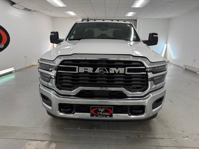 2025 RAM Ram 3500 Chassis Cab RAM 3500 TRADESMAN CREW CAB CHASSIS 4X4 60 CA