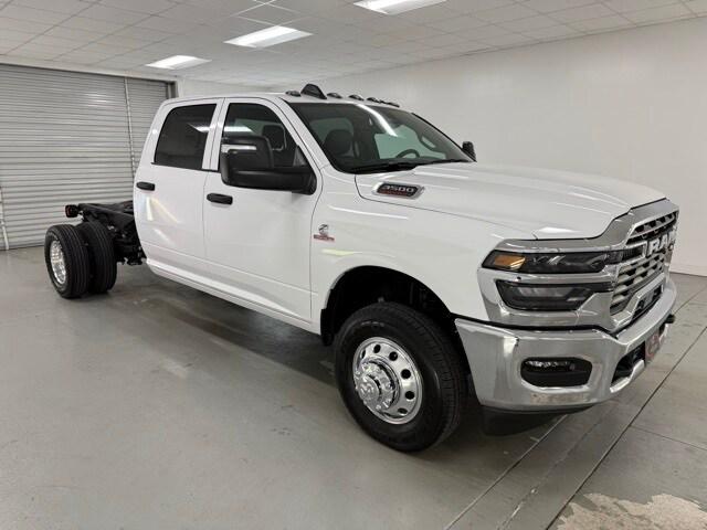 2025 RAM Ram 3500 Chassis Cab RAM 3500 TRADESMAN CREW CAB CHASSIS 4X4 60 CA