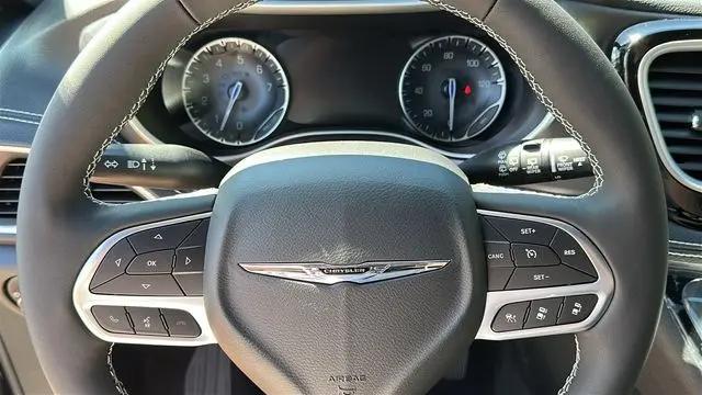 2026 Chrysler Pacifica Select AWD
