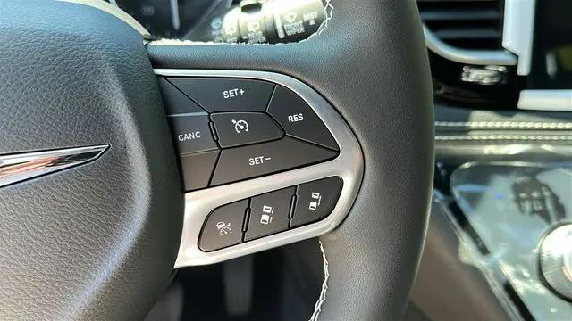 2026 Chrysler Pacifica Select AWD