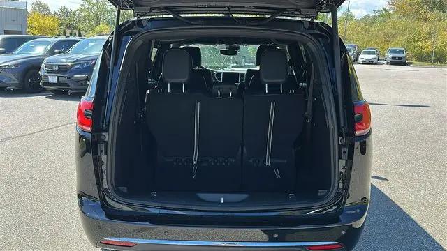 2026 Chrysler Pacifica Select AWD