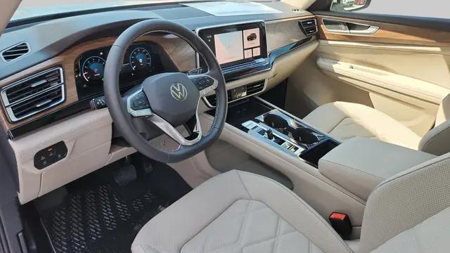 2026 Volkswagen Atlas SE with Technology