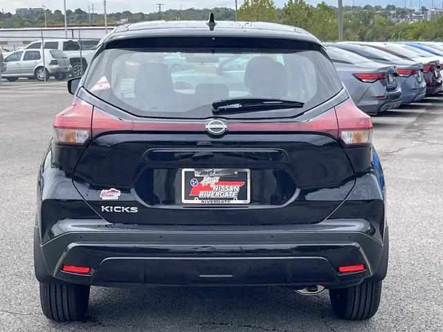 2025 Nissan Kicks S