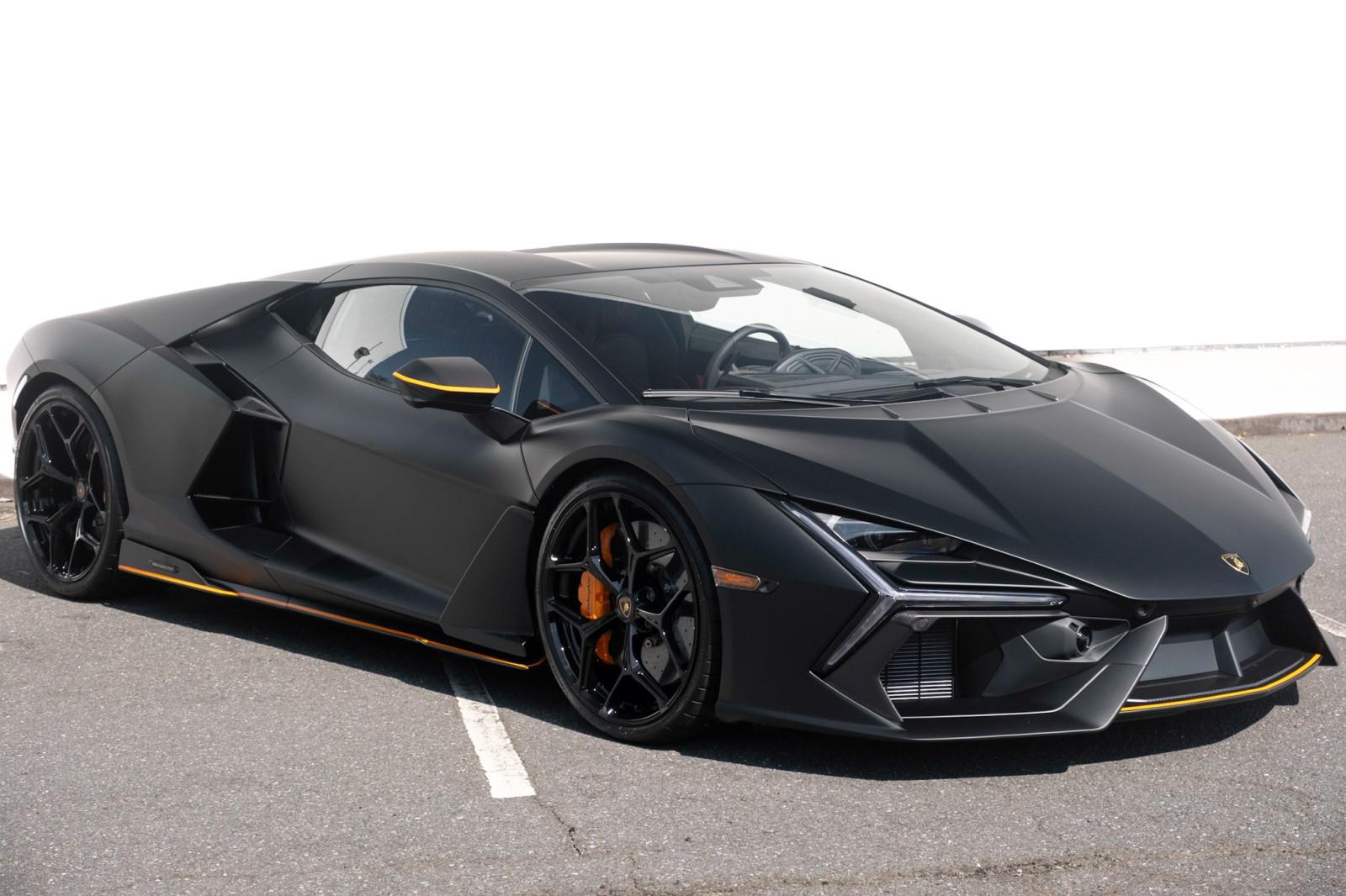 /2025 Lamborghini Revuelto