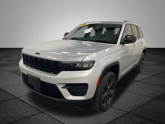2023 Jeep Grand Cherokee Altitude 4x4 2023 Jeep Grand Cherokee Altitude 4x4