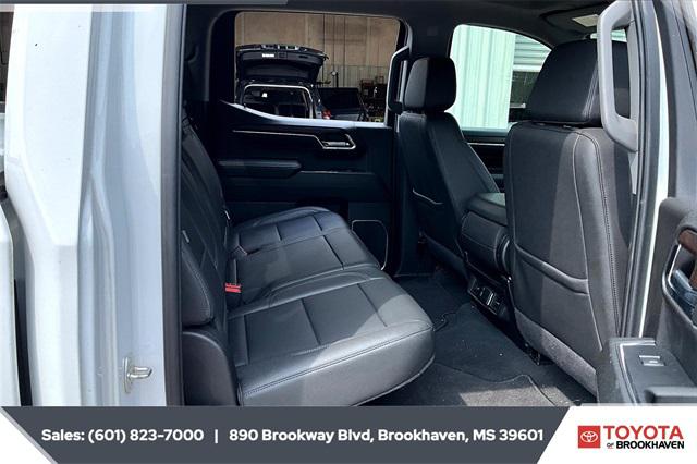 2024 GMC Sierra 1500 4WD Crew Cab Short Box SLT