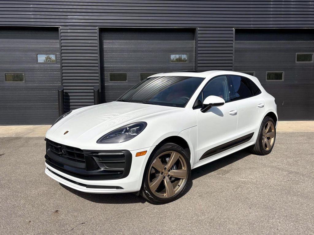 /2025 Porsche Macan