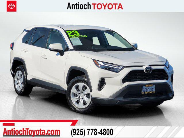 2023 Toyota RAV4 LE's photo