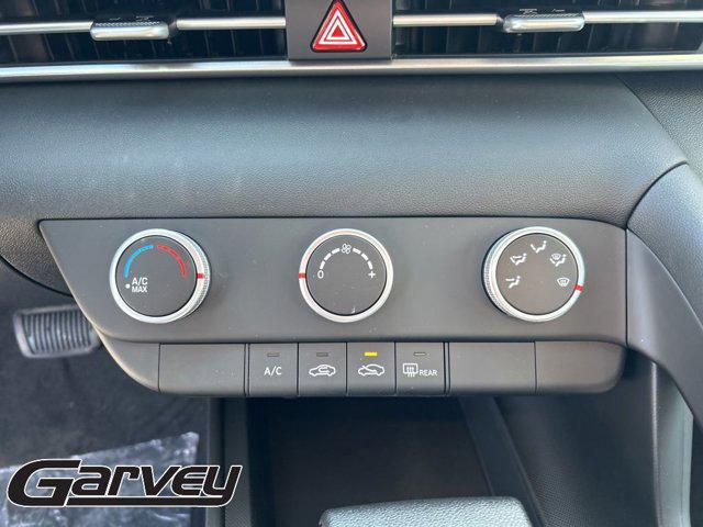 2025 Hyundai Elantra SE