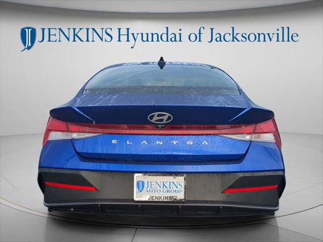 2025 Hyundai Elantra SE