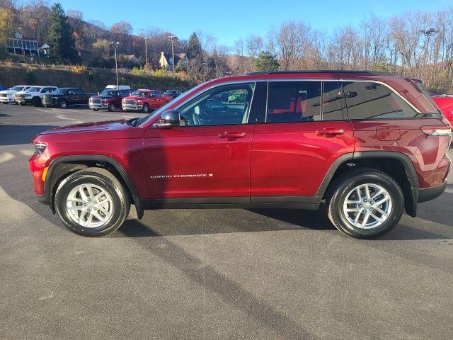 2025 Jeep Grand Cherokee GRAND CHEROKEE LAREDO X 4X4 2025 Jeep Grand Cherokee GRAND CHEROKEE LAREDO X 4X4