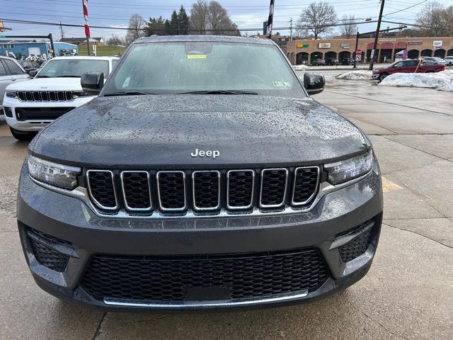 2025 Jeep Grand Cherokee GRAND CHEROKEE LAREDO 4X4