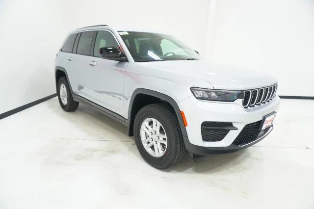 2025 Jeep Grand Cherokee GRAND CHEROKEE LAREDO 4X2
