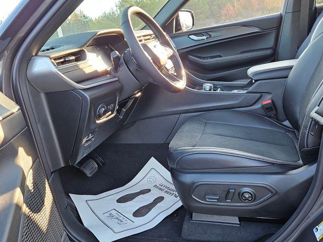 2025 Jeep Grand Cherokee Altitude X 4x2