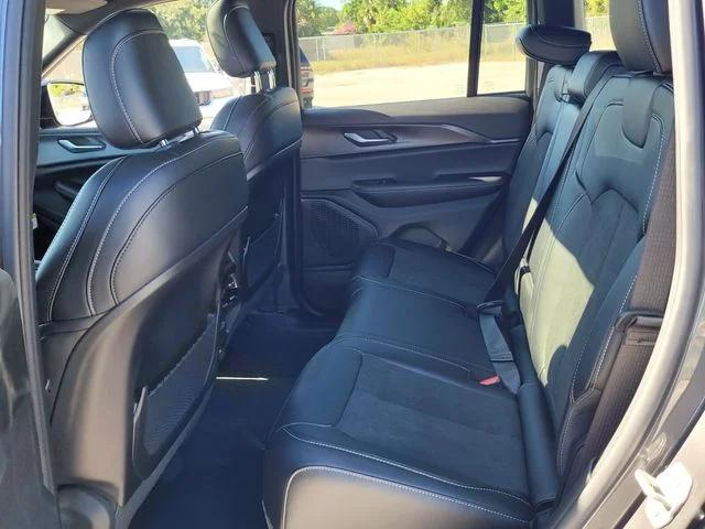 2025 Jeep Grand Cherokee Altitude X 4x2