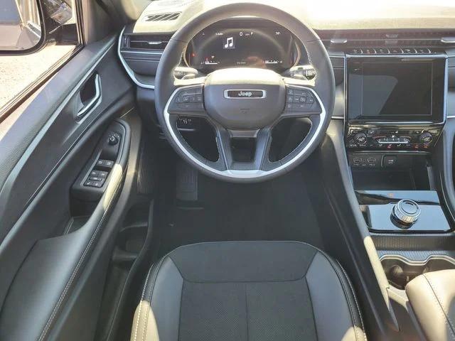 2025 Jeep Grand Cherokee Altitude X 4x2