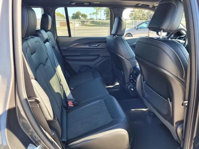 2025 Jeep Grand Cherokee Altitude X 4x2