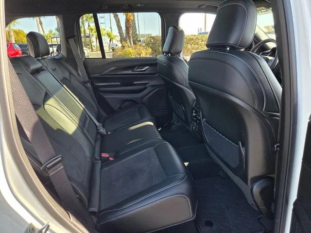 2025 Jeep Grand Cherokee Altitude X 4x2