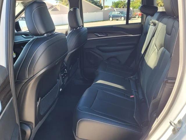 2025 Jeep Grand Cherokee Limited 4x2