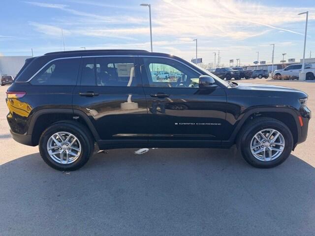 2025 Jeep Grand Cherokee GRAND CHEROKEE LAREDO X 4X4