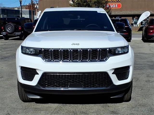 2025 Jeep Grand Cherokee GRAND CHEROKEE LAREDO X 4X4