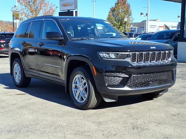 2025 Jeep Grand Cherokee GRAND CHEROKEE LAREDO X 4X4
