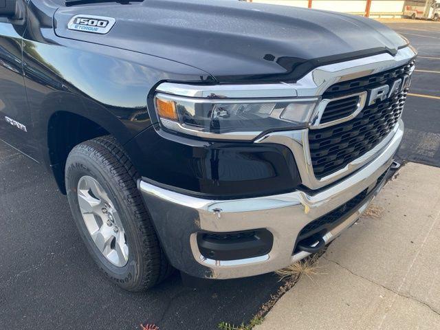 2025 RAM Ram 1500 RAM 1500 TRADESMAN CREW CAB 4X4 57 BOX