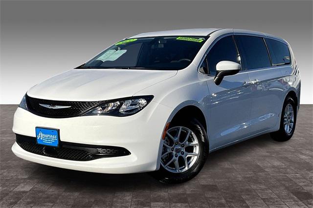 2022 Chrysler Voyager LX