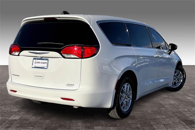 2022 Chrysler Voyager LX