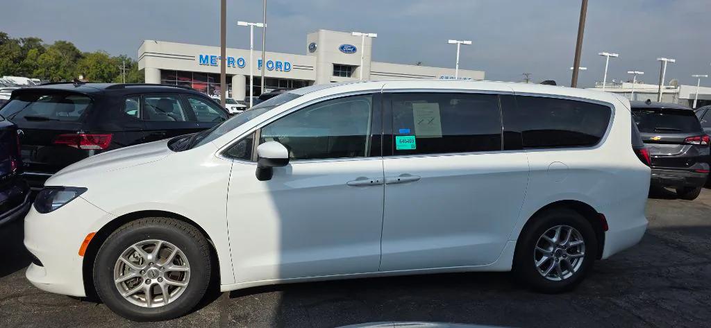 2023 Chrysler Voyager LX 2023 Chrysler Voyager LX